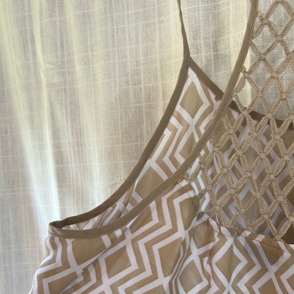 Geometric Patterned Tan Top - Picture 6 of 7